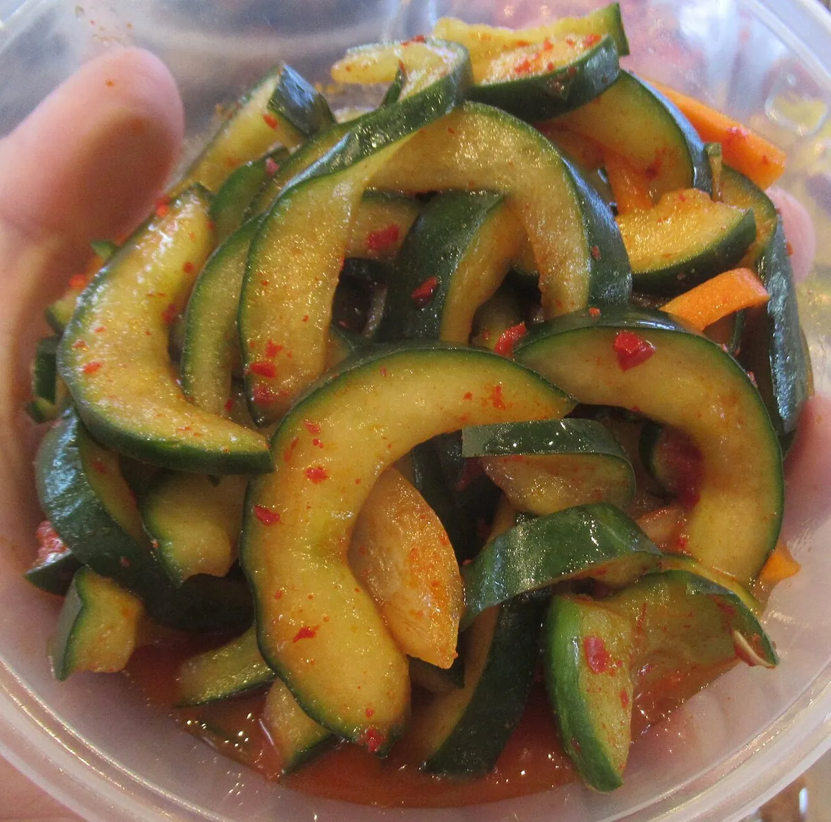 새콤달콤 오이무침